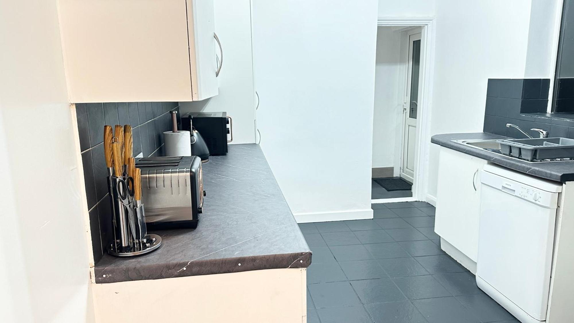 Apartment 8-sleeper 3br 4bed 2bath Wi-fi Garden Tv